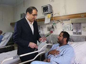 وزير الصحة الإيراني يزور جرحي التفجيرات الإرهابية الأخيرة في اليمن